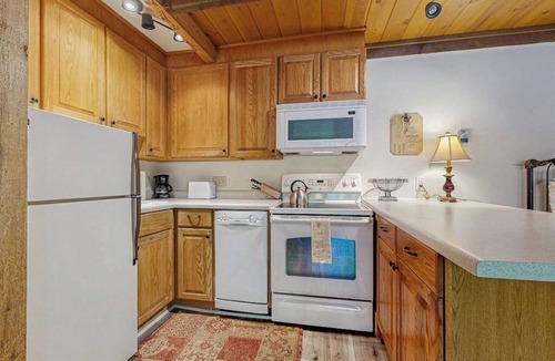 Elkhorn Apartment | Convenient Studio, Walking Distance to Sun Valley Lake - Shopping, Skiing Nearby