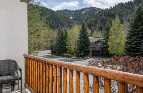 Ketchum Condo | Corner Condo with Mountain Views