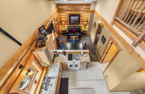 Leavenworth House | Cornerstone- Family Friendly - Game Room - Outdoor Pool - Hot Tub-Expansive Lawn