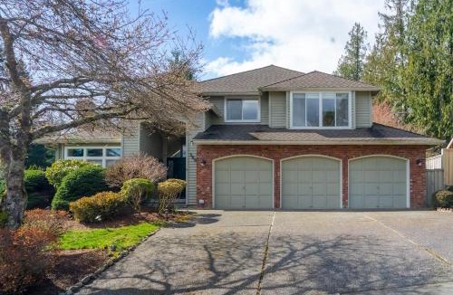 Inglewood House | Corporate Housing Charm near East Sammamish Park