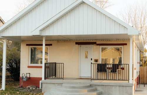 Bouvet Island House | Cottage Retreat - 30+ Day Stays Welcome!