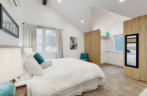 Burley House | Country inspired living, surrounded by views, mins from downtown and golfcourse
