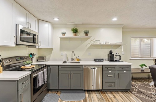Layton Apartment | Cozy 1-Bedroom Basement Apartment, Free Parking, Kitchen, Washer/Dryer in Unit