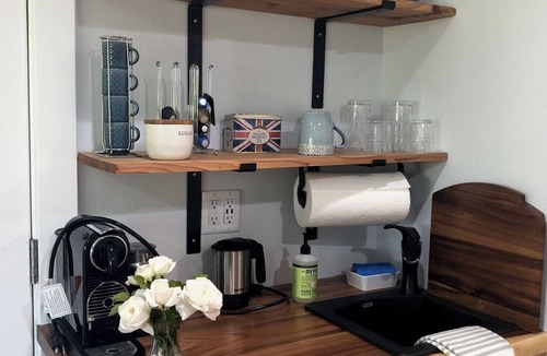 Depot Bench Apartment | Cozy 1-bedroom British Suite in cool Boise with 18" Cast Iron Soaking tub