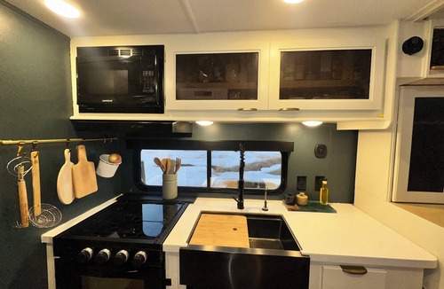 Last Chance House | Cozy 1-bedroom Tiny Home in beautiful Island Park with AC