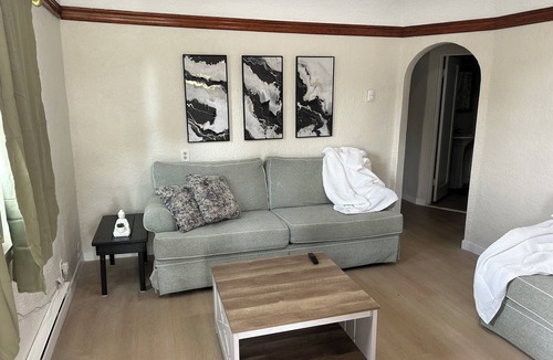 Burley Apartment | Cozy 2-bedroom apartment in welcoming Burley with AC