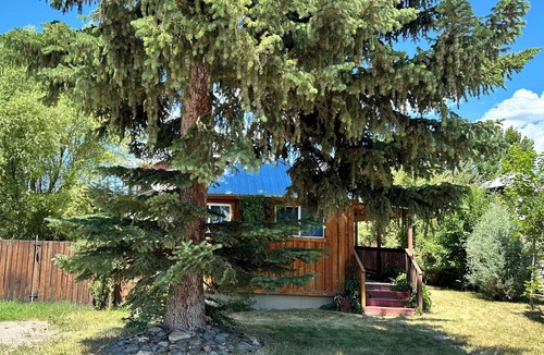 Lava Hot Springs House | Cozy 2-bedroom 2-Bath home with WiFi, AC Close to Main Street/Lava Hot Pools