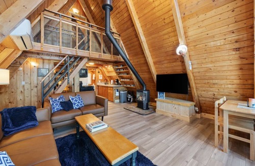 Last Chance House | Cozy A-Frame Cabin Near Yellowstone with Hot Tub