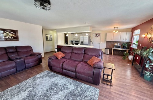 Pocatello House | Cozy Botanical Retreat, Near Skiing, Restaurants & Yellowstone
