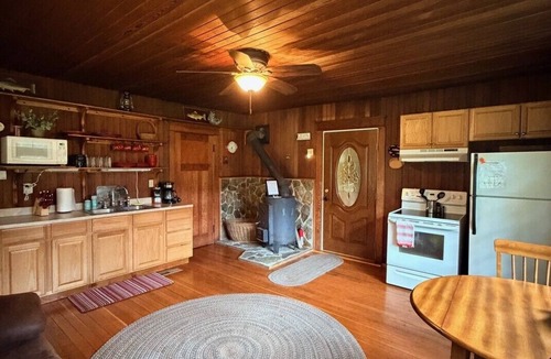 Drummond House | Cozy cabin life along Rock Creek in Montana with river access.