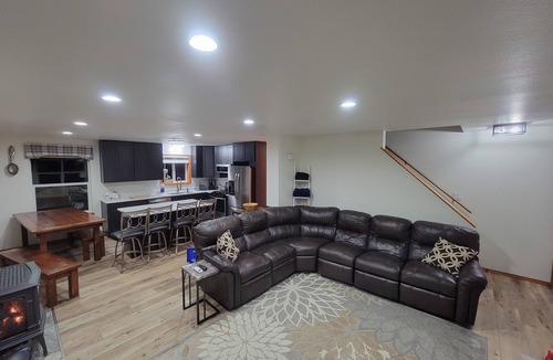 Ronald House | Cozy Cabin with hot tub, Sauna & outdoor kitchen!