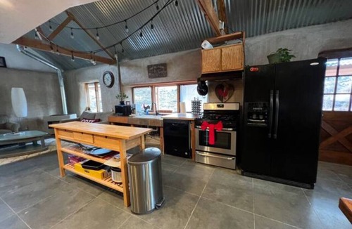 Buhl House | Cozy Cabin with HotTub, Riverfront