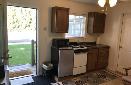 Kimberly House | Cozy Cottage House B with Double Carports
