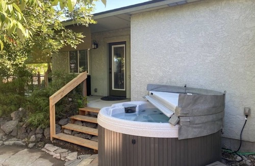 Veterans Park House | Cozy cottage with private backyard. Fire pit, hot tub, bikes, and paddleboards
