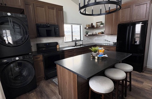 La Barge Cabin | Cozy getaway in beautiful LaBarge Wyoming with amenities — The Deadend
