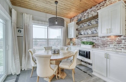 Rigby House | Cozy home centrally located to some of the nations most iconic landscapes.