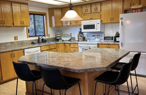 Irwin Cabin | Cozy Lakeview Cabin outside Jackson Hole Pallisades Reservoir