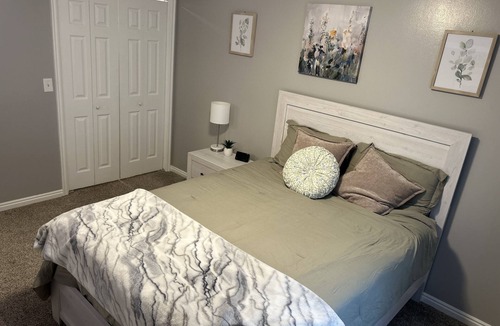 Ammon Bed & Breakfast | Cozy Large Basement Bed & Breakfast