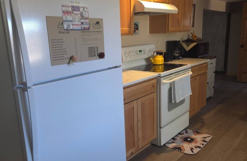 Beach Cabin | Cozy Lodge by Theodore Roosevelt National Park and Presidential Library Sleeps 7