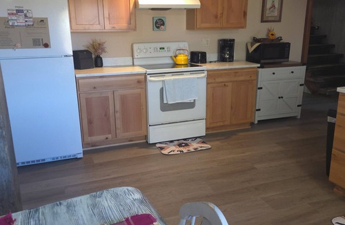 Beach Cabin | Cozy Lodge by Theodore Roosevelt National Park and Presidential Library Sleeps 7