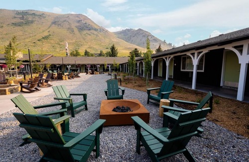 Jackson House | Cozy Lodge w/Heated Pool Near Jackson Hole Downtown - 3 Units