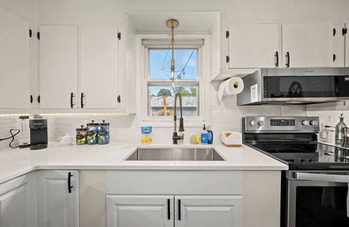 Coeur d'Alene House | Cozy Midtown CDA Cottage Hot Tub Dog-Friendly Retreat