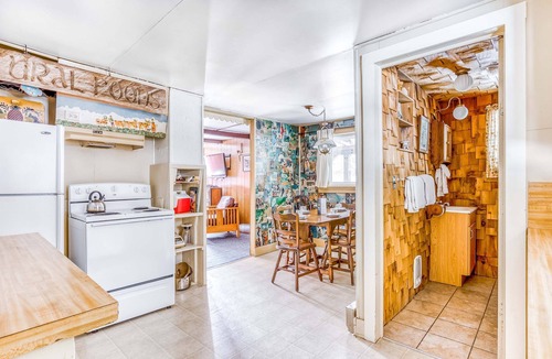 Government Camp Cabin | Cozy Mountain Cabin with Full Kitchen - Close to Town, Skiing & Hiking Trails