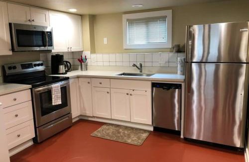 Whittier Heights House | Cozy One Bed Suite in the Heart of Ballard