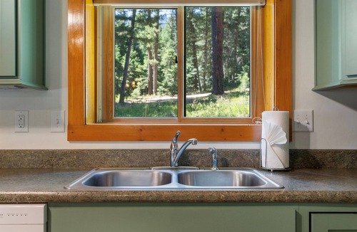 Darby Cabin | Cozy Private Cabin, Hot Tub, Ski & Outdoor Haven