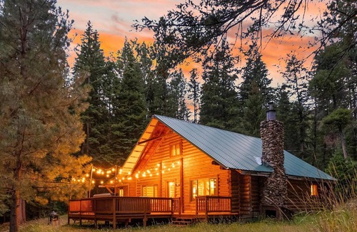 Darby Cabin | Cozy Private Cabin, Hot Tub, Ski & Outdoor Haven