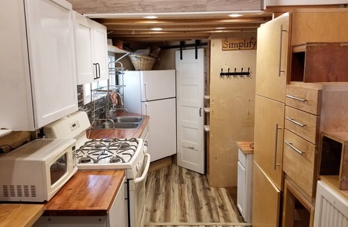 St. Anthony Cottage | Cozy Private Tiny house Dream location.