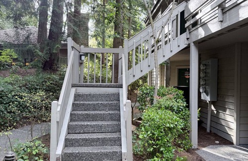 Northwest Bellevue Condo | Cozy & Quiet 2-bedroom Condo in DT Bellevue