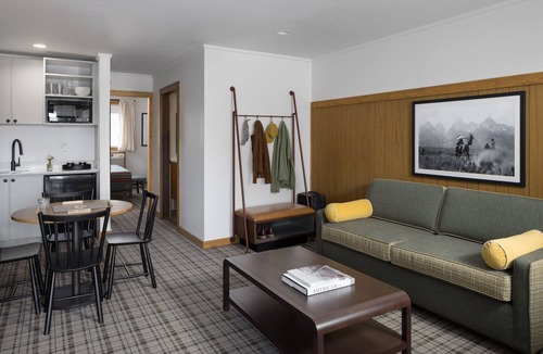 Jackson Hotel | Cozy Retro Lodge w/Heated Pool & Fire Pits, Perfect for Jackson Hole Adventures
