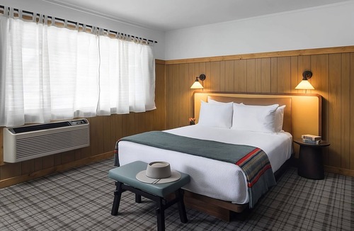 Jackson Hotel | Cozy Retro Lodge w/Heated Pool & Fire Pits, Perfect for Jackson Hole Adventures