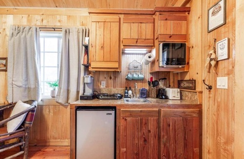 Chester House | Cozy River View Cabin Near Yellowstone
