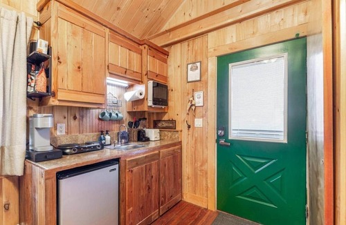 Chester House | Cozy River View Cabin Near Yellowstone