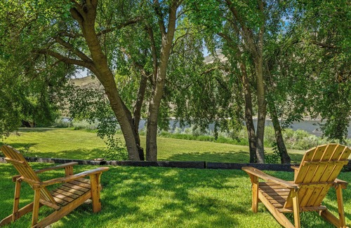 White Bird Cabin | Cozy Riverfront Cabin, Full Kitchen, Sandy Beach Area, Pet Friendly!