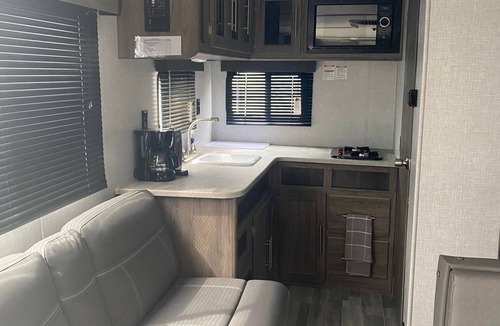 Silver City House | Cozy RV1 with WiFi and AC near Owyhee Reservoir, Leslie's gulch, Three Forks.
