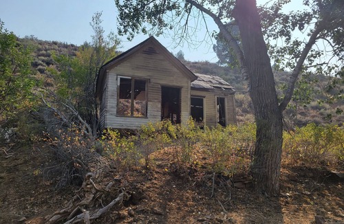Silver City House | Cozy RV1 with WiFi and AC near Owyhee Reservoir, Leslie's gulch, Three Forks.