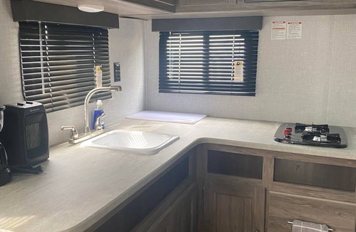 Silver City House | Cozy RV2 with WiFi and AC in the Owyhee's. Jordan Valley Oregon