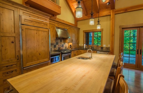 Cle Elum House | Cozy Suncadia Escape! Private | Hot Tub | Green Belt | Long-Term Rentals Only