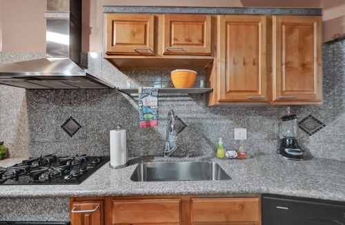North Salt Lake Apartment | Creative Cozy Lux Basement Apartment