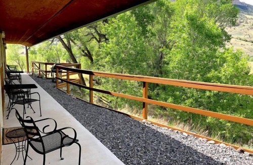 Cody Apartment | Creek Side Cabin #2- Peaceful location, On the way to Yellowstone!