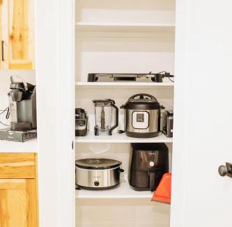 McCammon House | Creekside Cabins- Birch stylish stay w views