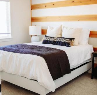 McCammon House | Creekside Cabins Hickory Stay w views near Lava
