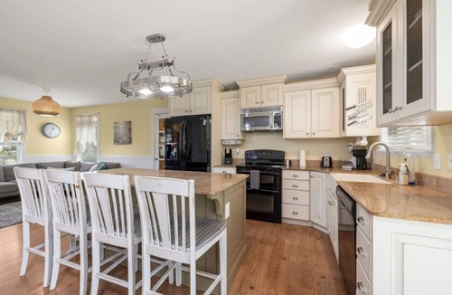 Lehi House | Creekside Family Escape | Hot Tub | Free Massage*