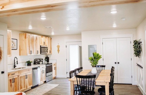 McCammon House | Creekside Rentals Aspen- views, hot springs, and space!