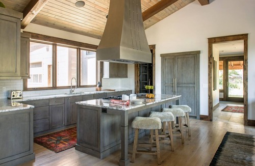 Spanish Peaks House | Custom built home with Mountain views, Hot tub, WIFI and Fireplace