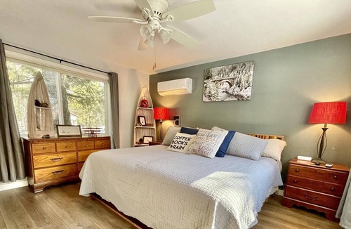 Donnelly Cabin | Cute, Pet Friendly Cabin with Hot Tub and Garage