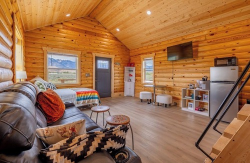 Clark Cabin | Dark Sky Retreat- 2 Cabin Retreat, Pet Friendly, Panoramic Mountain Views!